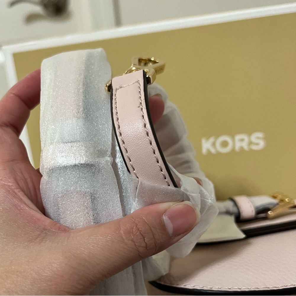 ❌SOLD❌NWT Michael Kors Emilia Crossbody Bag - Picture 8 of 11